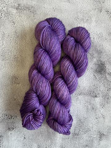 By Emra Merino silk DK/ Passion for purple