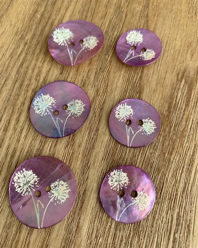 perlemors knapper med blomster motiv lilla